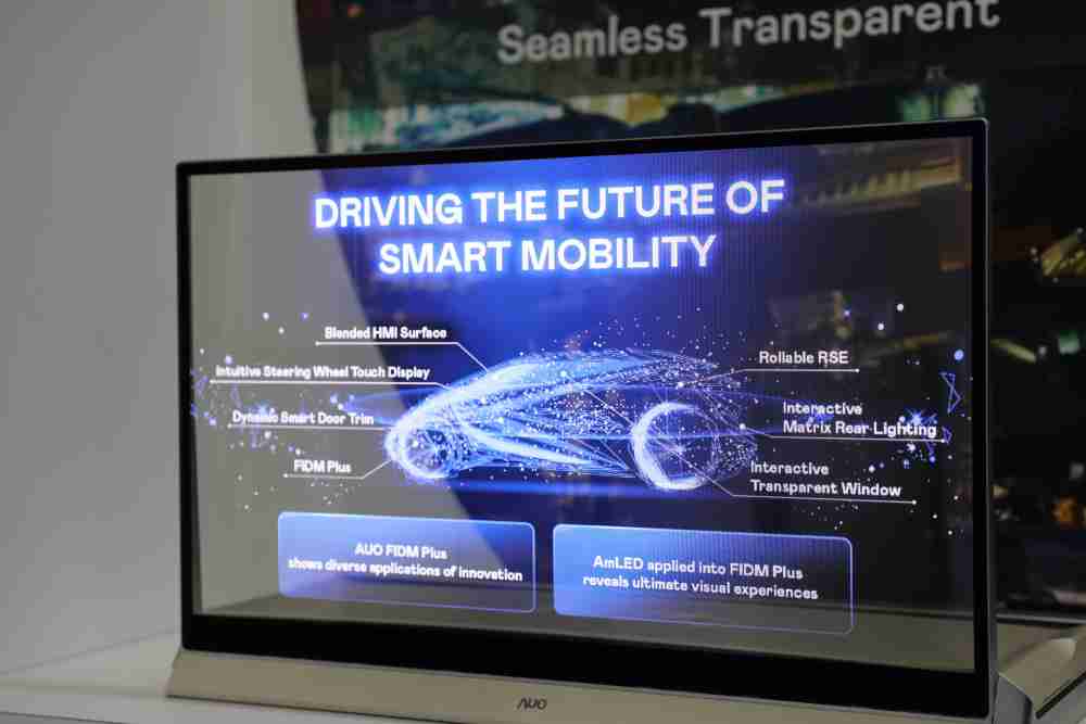 糖果派对凭借着超高亮度和透明度，，这款30吋透明Micro LED显示器在AR系统与智慧零售具有潜在的应用价值。。