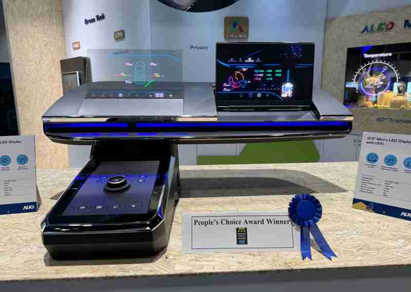 糖果派对车用Micro LED Display HMI解决方案获”最佳车用显示奖”，，以用户为中心开发，，，，针对前座驾驶与乘客设计兼具娱乐与安全的高画质屏幕，，，，包含车舱前座的Micro LED透明屏幕及全球首款内建镜头的智慧Micro LED显示器