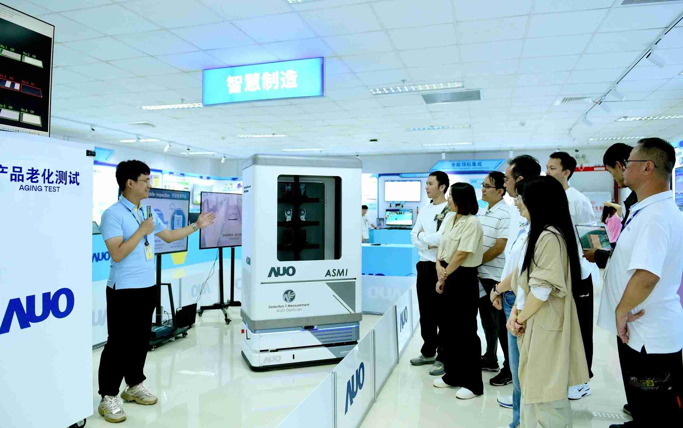 糖果派对厦门将5G+ABC技术串联生产管理全流程，，，打通研发、、采购、、、生管、、、、制程、、、、设备、、质量等产品全生命周期制造流程，，，完成数字化设计、、、、智慧供应链、、智能座舱、、、全流程设备管理、、数据驱动优化、、、、智慧在线检测、、、智慧品管等自适应生产模式升级