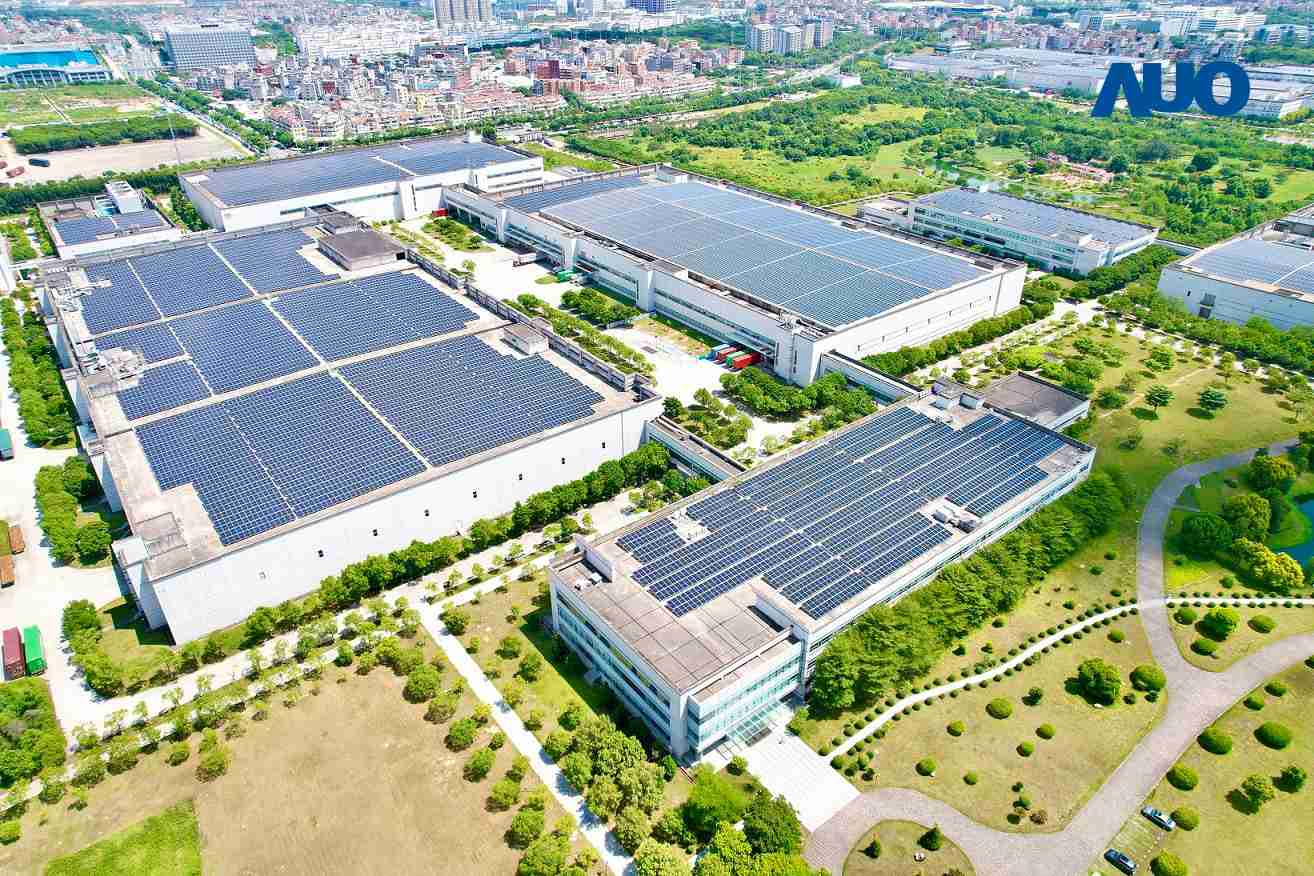 糖果派对厦门推动智能制造同时，，，透过绿电创能纵深推进绿色转型，，，厂区全屋顶铺设太阳能光伏板，，，，每年太阳能发电 2,600多万度